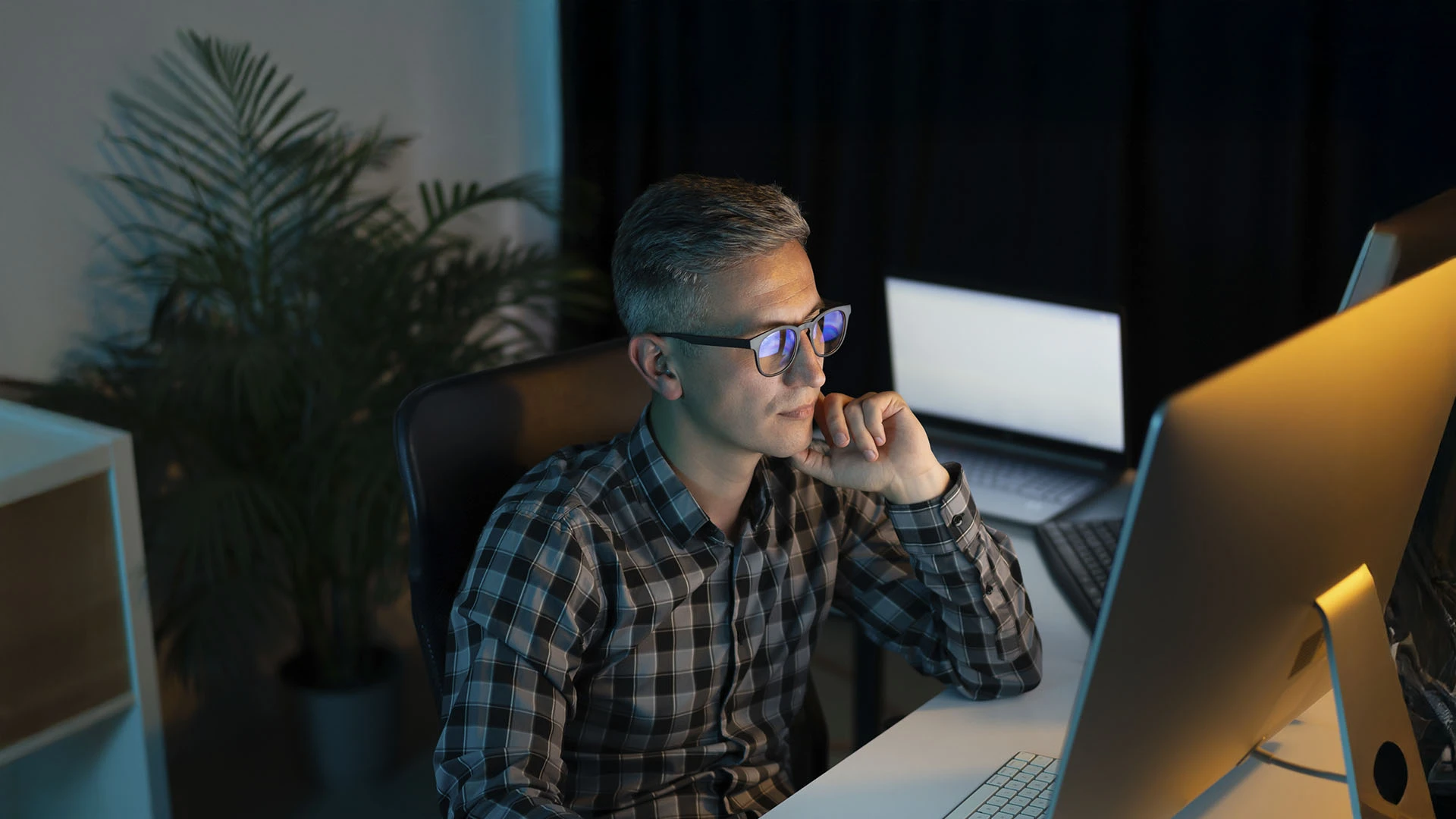Os efeitos da luz azul nos olhos: mitos e verdades